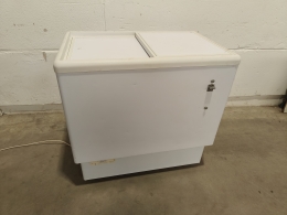 Refrigerated chest